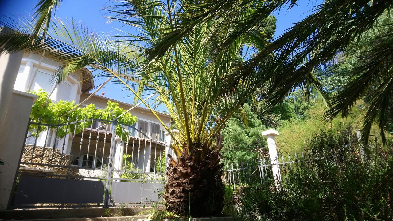 Hotel Les Jardins de Bormes Buitenkant foto